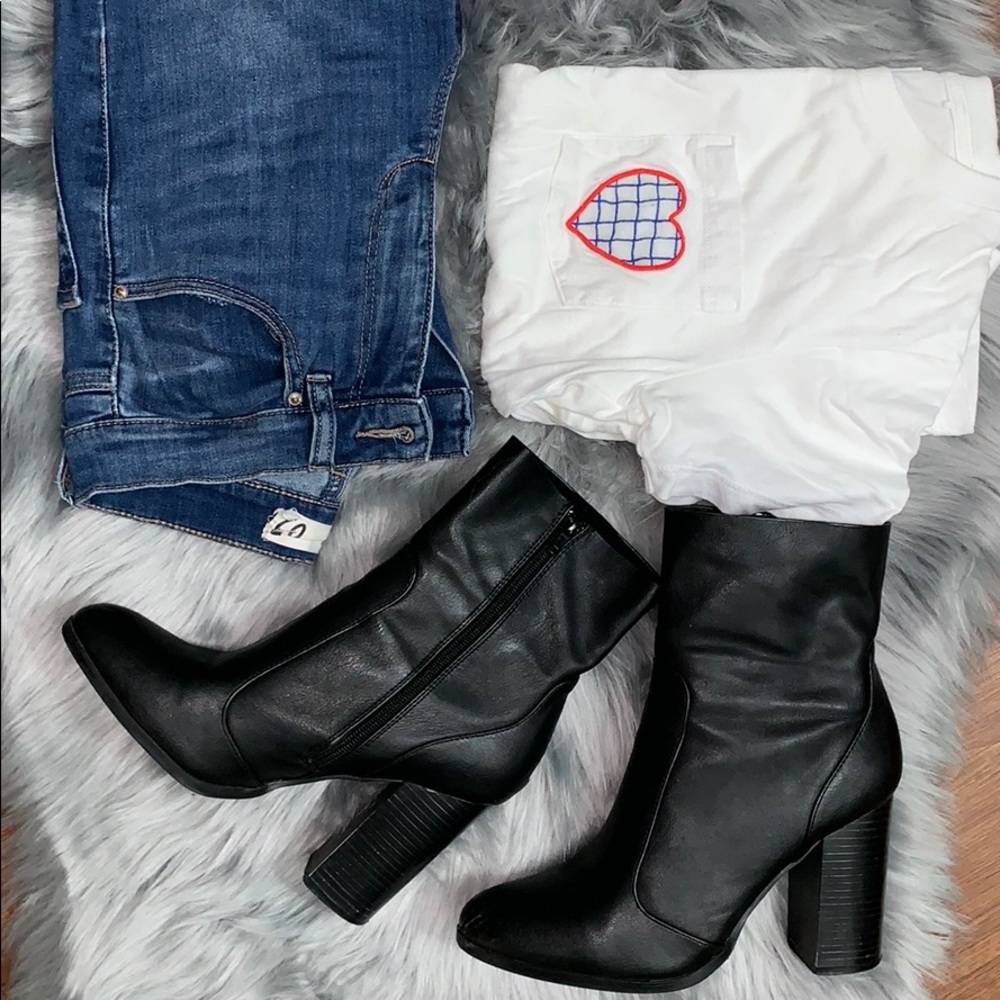 BOOTIES